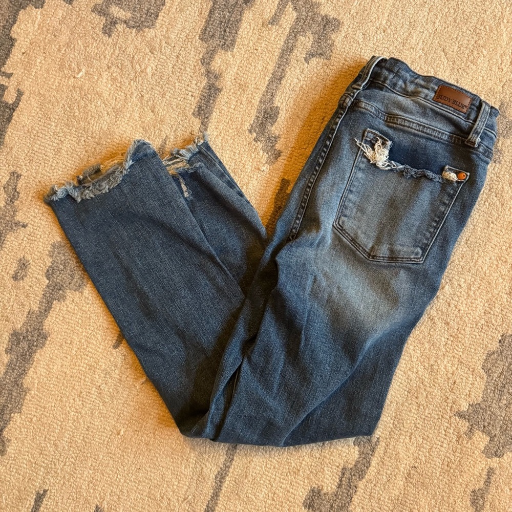 Judy Blue Ankle Cropped Blue Jeans Distressed Hem